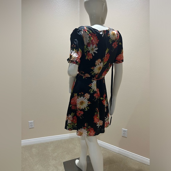 NWT JNSQ Katakina 100% Silk Black Dress with Floral Patterns Size 10 - Picture 2 of 6